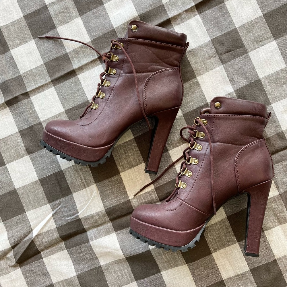 Maroon boots for the fall